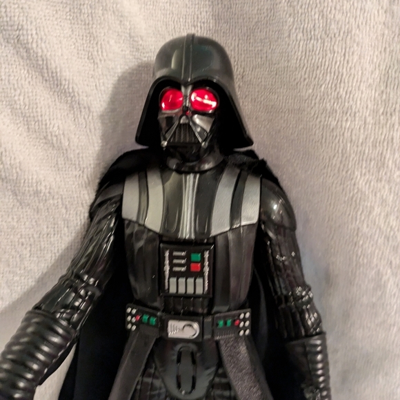Darth Vader Action Figure - Black and Silver - Picture 6 of 12